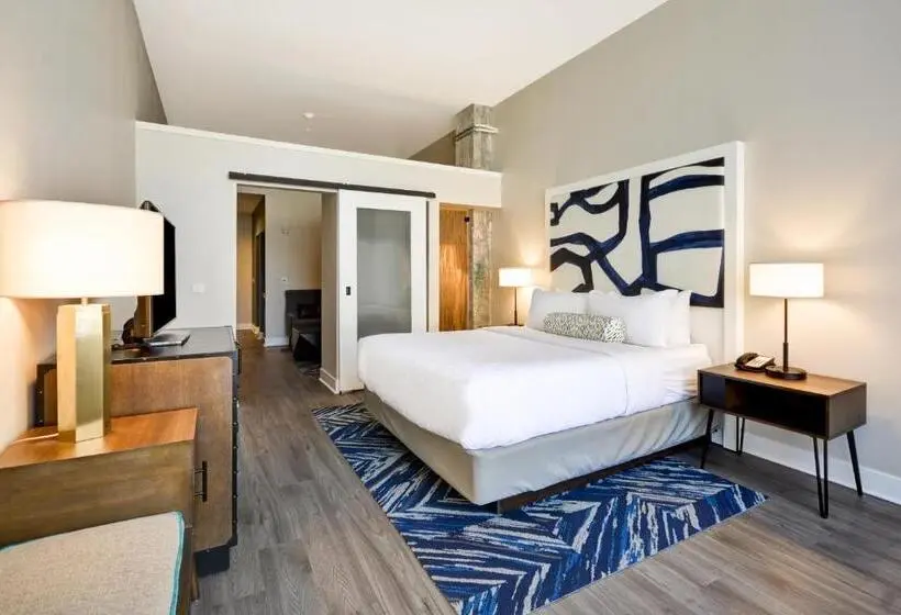 キングサイズベッドのスイートルーム, Indigo Kansas City   The Crossroads, An Ihg