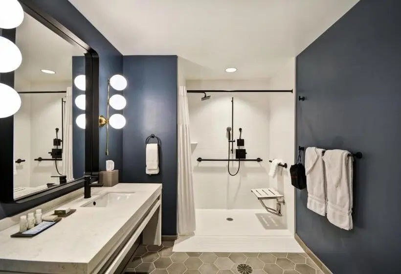 身障者適用キングサイズベッドルーム, Indigo Kansas City   The Crossroads, An Ihg