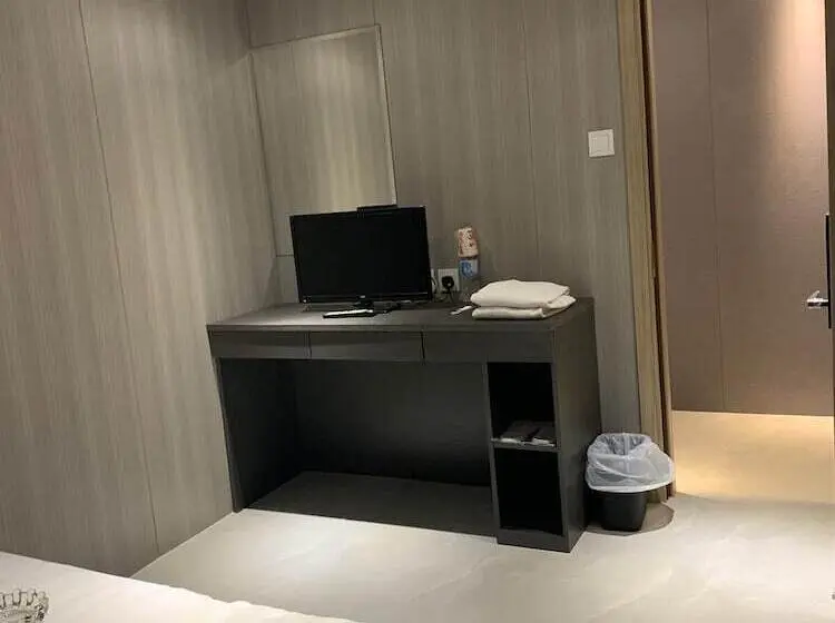 اتاق استاندارد, J