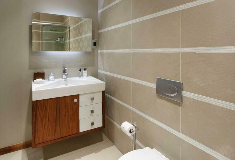 سوییت لوکس, Sonas Boutique