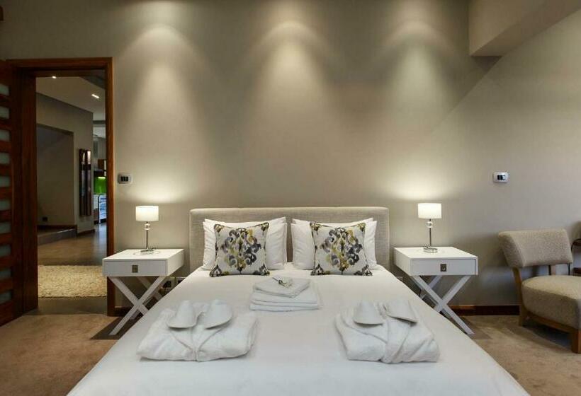 سوییت لوکس, Sonas Boutique