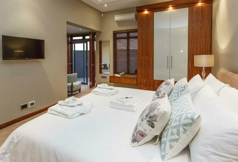 Deluxe Suite King Bed, Sonas Boutique