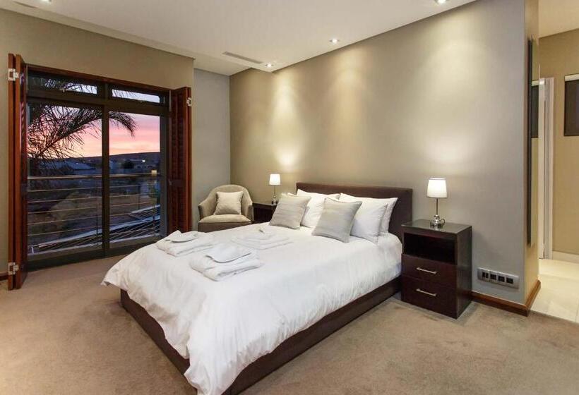 سوییت لوکس, Sonas Boutique