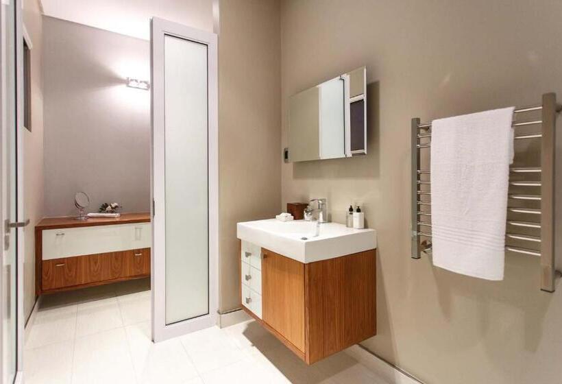 سوییت لوکس, Sonas Boutique