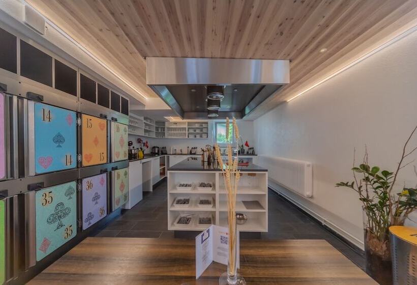 四人标准间, Grand Your Home With Common Kitchens With Self Check In