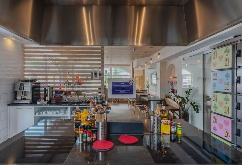 家庭间, Grand Your Home With Common Kitchens With Self Check In