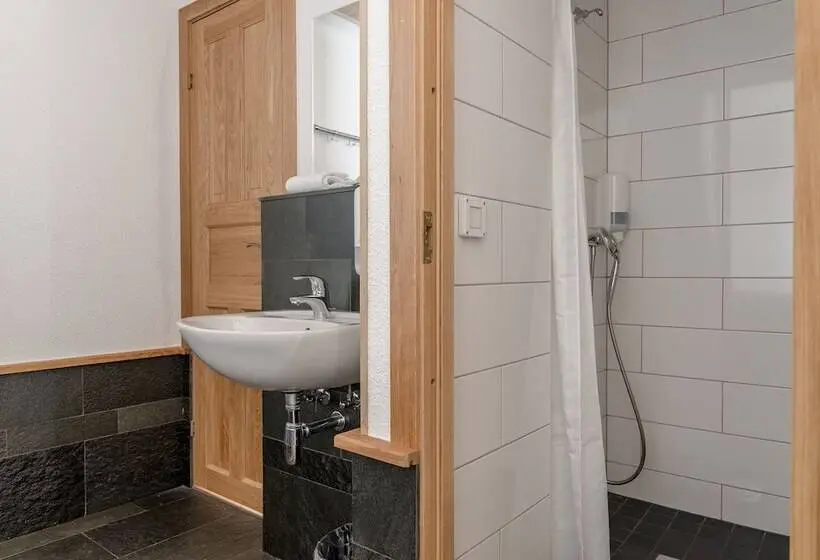 スタンダード４人部屋, Grand Your Home With Common Kitchens With Self Check In