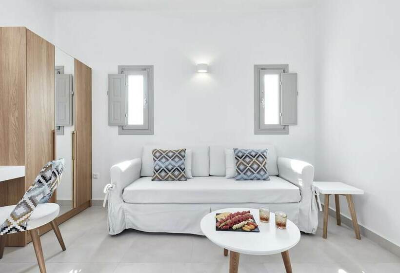 스탠다드 스튜디오, Costa Grand Resort & Spa