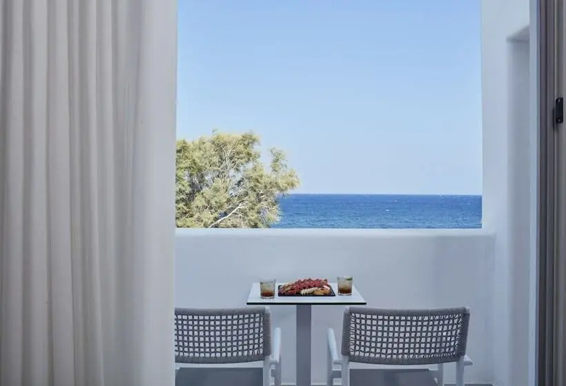 スタンダードスタジオ, Costa Grand Resort & Spa