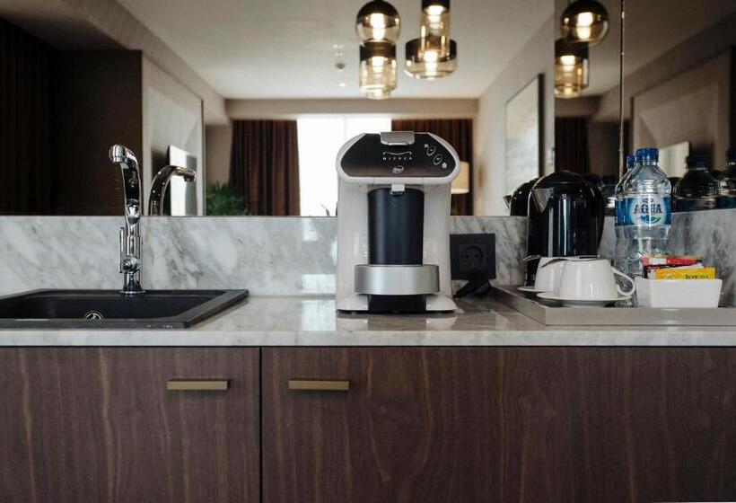 Люкс Вид на Город, Gramm Hotel By Ambarrukmo Formerly Grand Ambarrukmo Yogyakarta