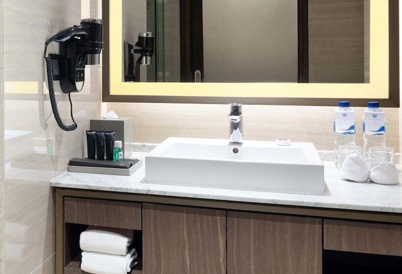 Номер Deluxe Кровать Кинг, Gramm Hotel By Ambarrukmo Formerly Grand Ambarrukmo Yogyakarta