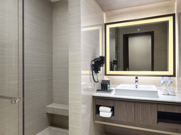 غرفة ديلوكس سرير كينج, Gramm Hotel By Ambarrukmo   Formerly Grand Ambarrukmo Yogyakarta