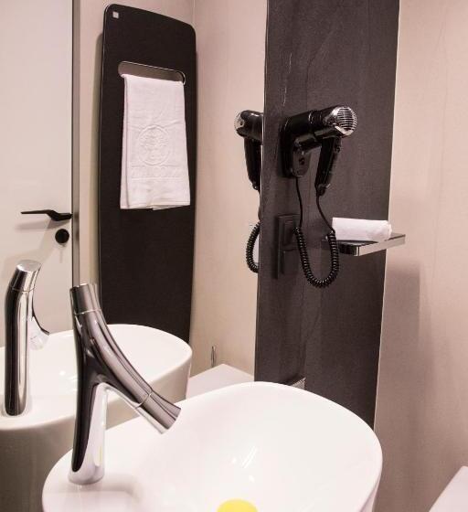 اتاق استاندارد یک نفره, Nicolaus