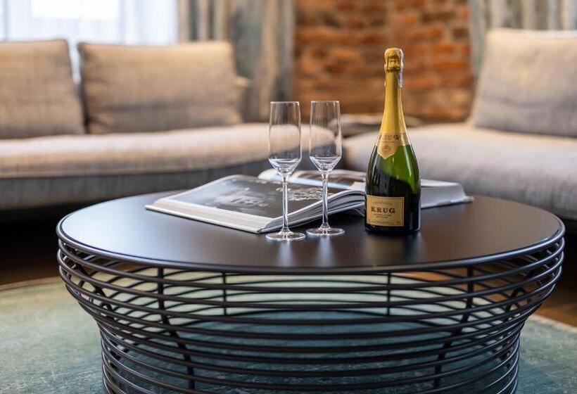 آپارتمان سوپریور 1 خوابه, Nicolaus