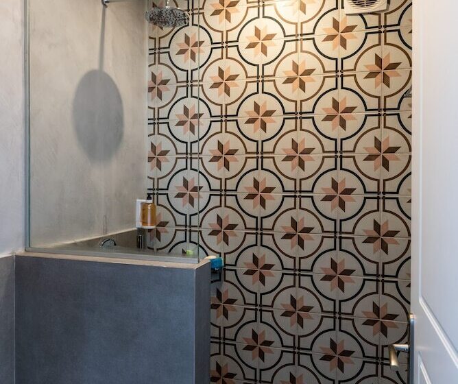 四人高级间, Ihthioessa Boutique