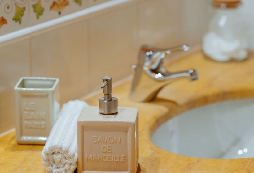 اتاق خانوادگی, Quarenghi 16