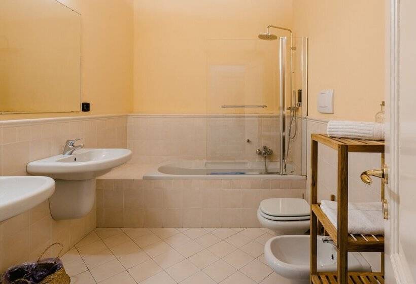 اتاق خانوادگی, Quarenghi 16