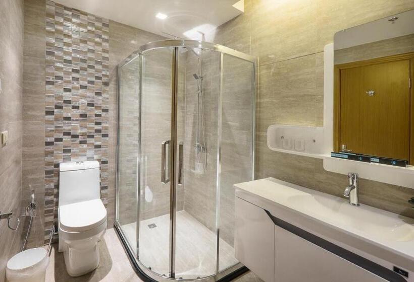 سوئیت با بالکن, Watergate Boutique