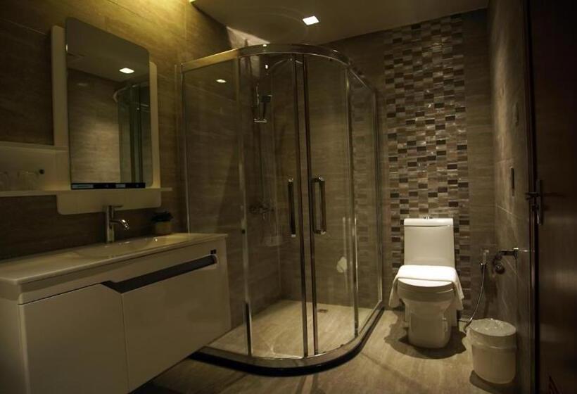 سوئیت با بالکن, Watergate Boutique