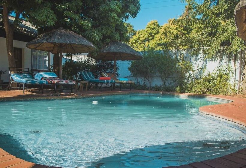 اتاق استاندارد با چشمانداز استخر, Chanters Lodge