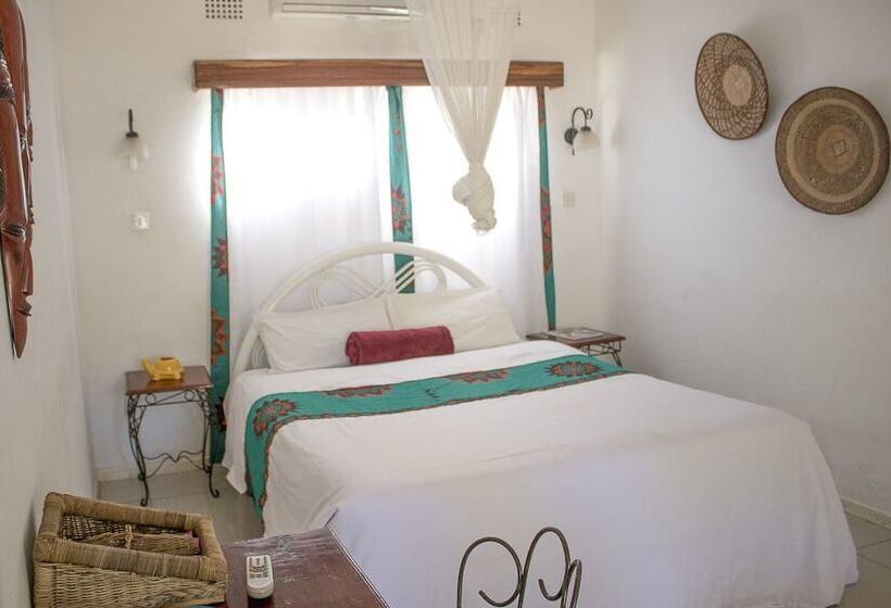 اتاق استاندارد با چشمانداز استخر, Chanters Lodge