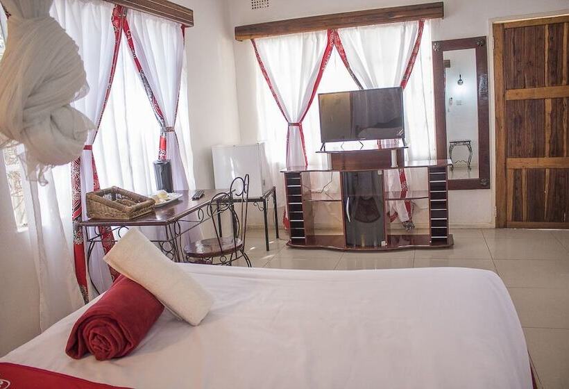 اتاق استاندارد با چشم‌انداز استخر, Chanters Lodge