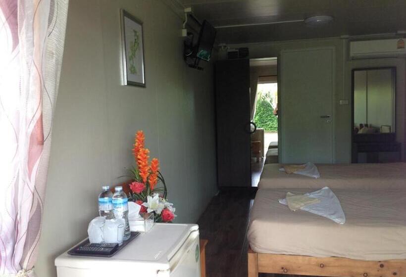 اتاق استاندارد, Check In And Chill Out