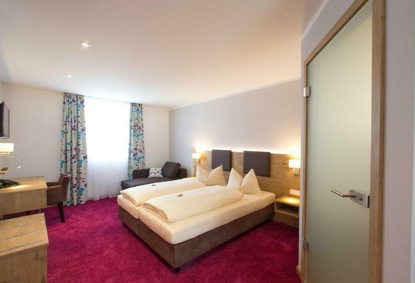 高级大房间, Bauer Garni