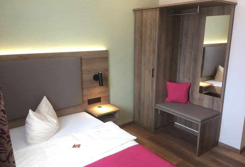 标准单人间, Bauer Garni