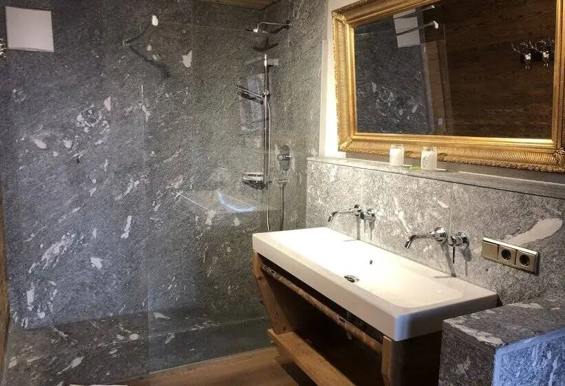 Deluxe-mökki 1 Makuuhuone, Landhaus Kössel
