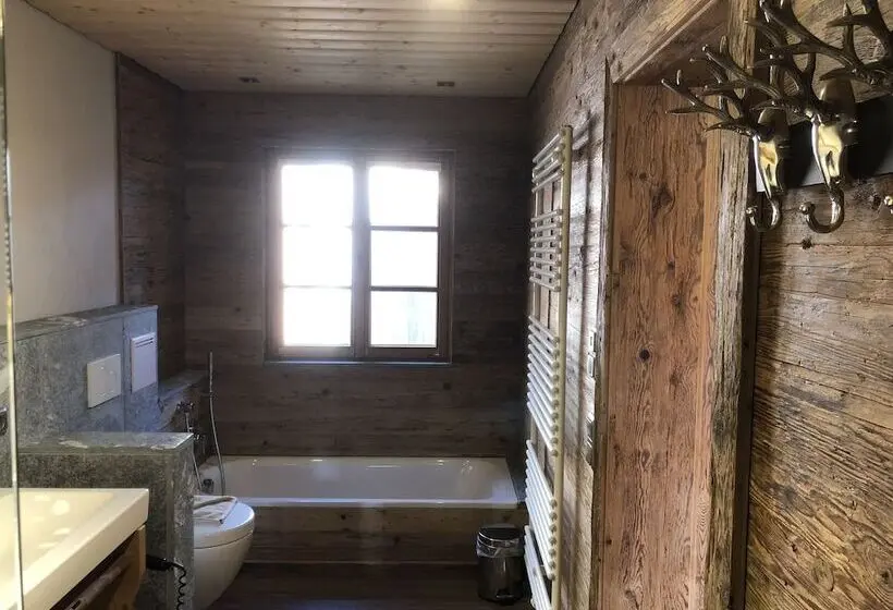 Deluxe-mökki 1 Makuuhuone, Landhaus Kössel
