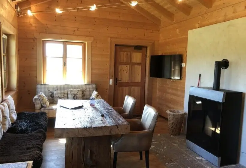 Deluxe-mökki 1 Makuuhuone, Landhaus Kössel