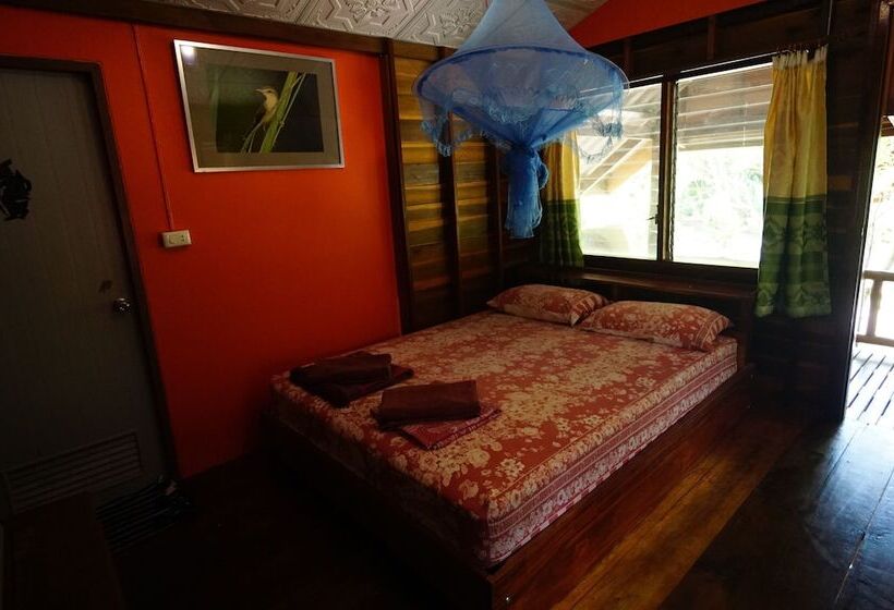 بنجلو قياسى, Pasai Beach Lodge