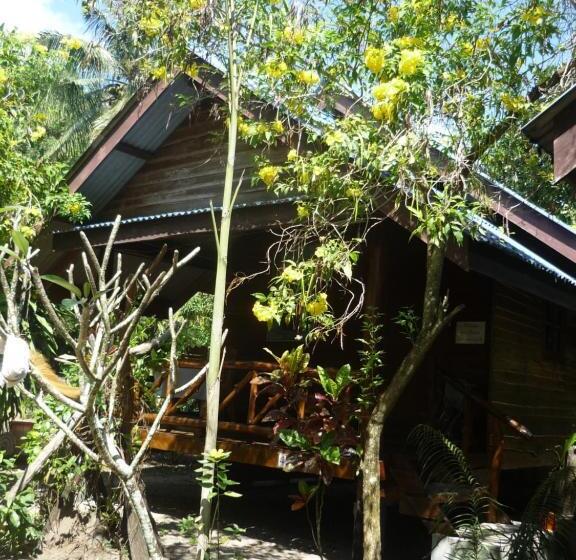 スタンダードバンガロー, Pasai Beach Lodge