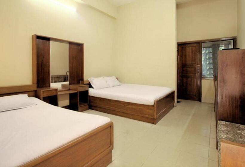 Economy Triple Room, Sea Queen