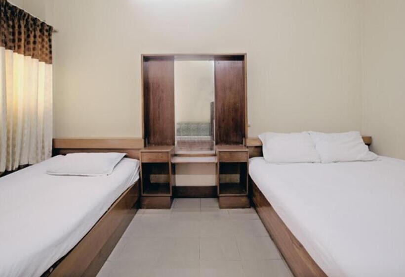 Economy Triple Room, Sea Queen