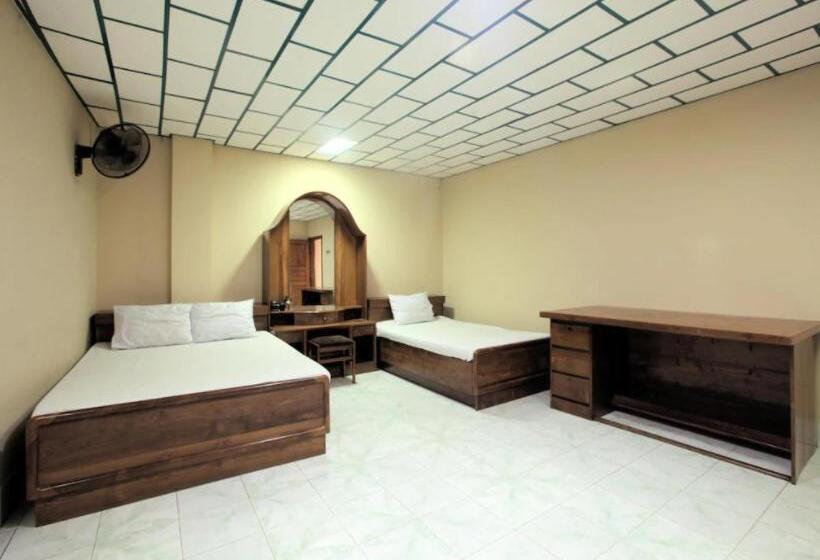 Economy Quadruple Room, Sea Queen