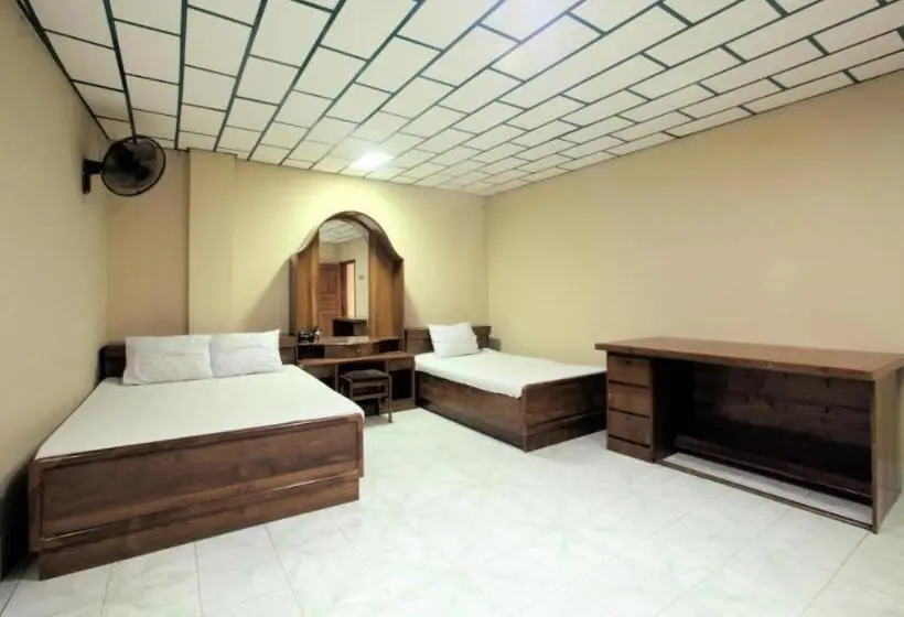 Economy Quadruple Room, Sea Queen