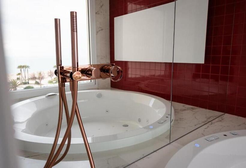 プレジデントスイートルーム, Ghibli