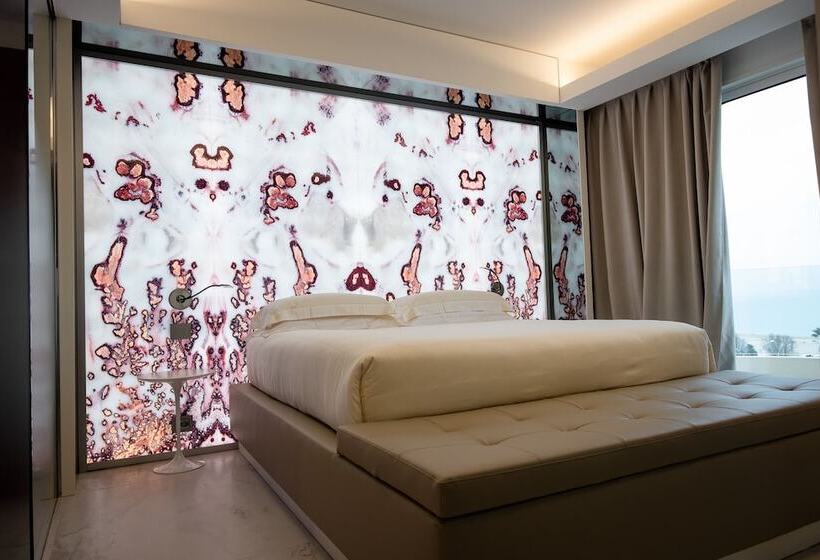 プレジデントスイートルーム, Ghibli