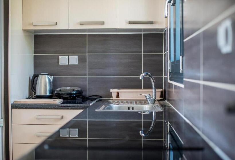 דירת חדר, Golden Sun Villas