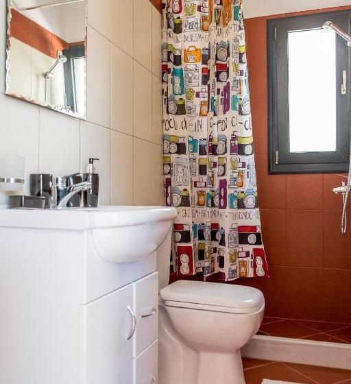 סטודיו סופריור, Golden Sun Villas