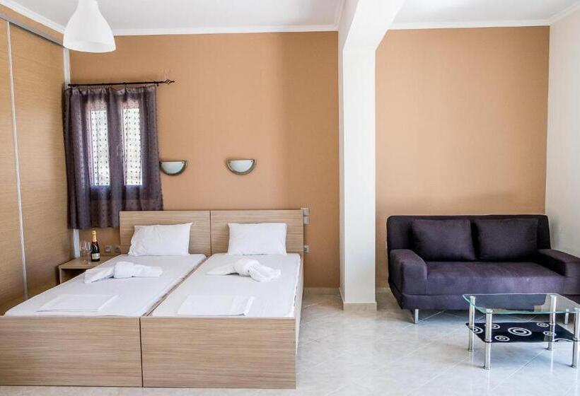 סטודיו סופריור, Golden Sun Villas