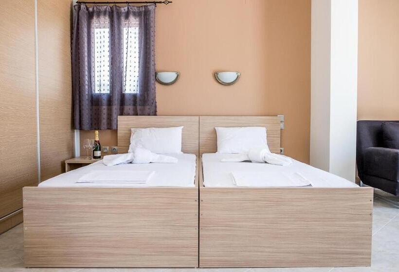 סטודיו סופריור, Golden Sun Villas