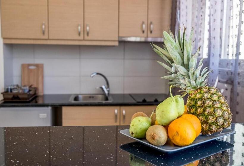 إستوديو سوبيريور, Golden Sun Villas
