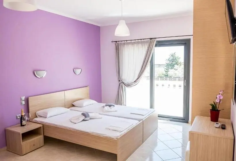 استودیو استاندارد با چشم‌انداز استخر, Golden Sun Villas
