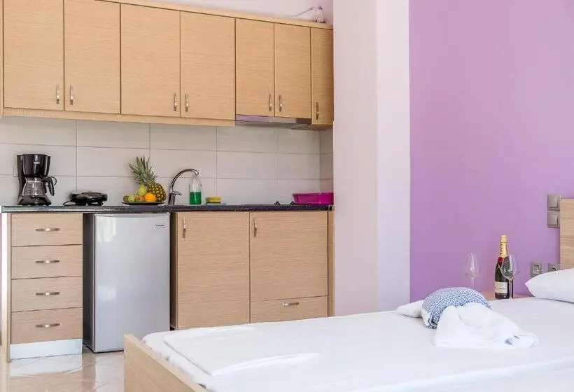 استودیو استاندارد با چشم‌انداز استخر, Golden Sun Villas
