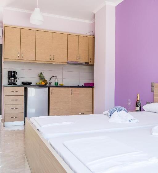 إستديو قياسى مطل على حمام السباحة, Golden Sun Villas