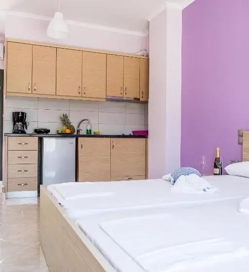 استودیو استاندارد با چشم‌انداز استخر, Golden Sun Villas