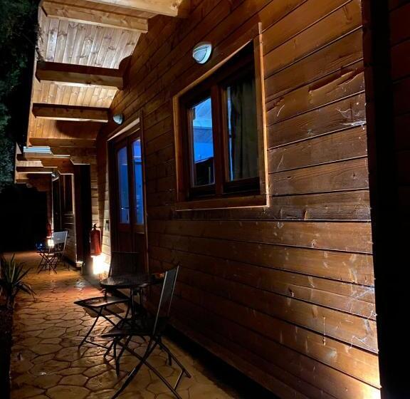 בקתה סטנדרטית, Golden Sun Villas